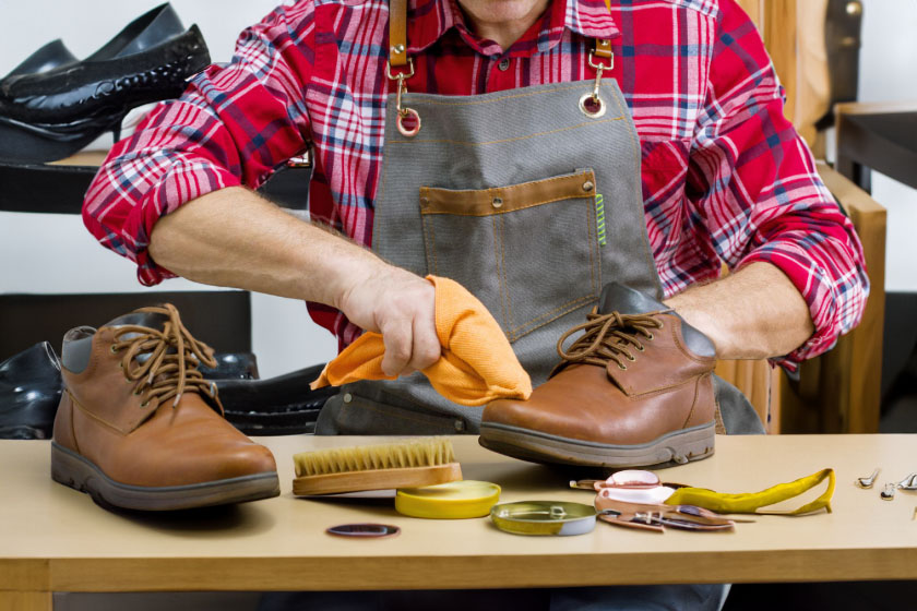 Teknik Cuci Sepatu Manual yang Benar: Sesuaikan dengan Materialnya!