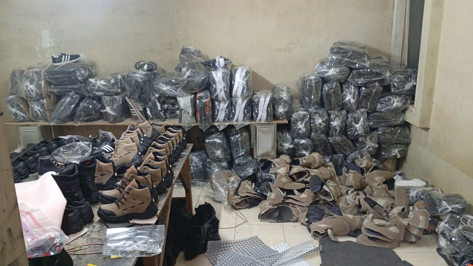 produsksi pabrik sepatu bandung