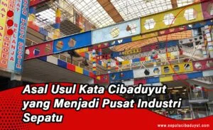 Deretan toko sepatu di kawasan Cibaduyut, Bandung yang memajang berbagai produk alas kaki kulit.