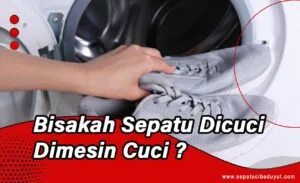 Seseorang sedang mengukur panjang kaki menggunakan penggaris di atas kertas untuk menentukan ukuran sepatu yang tepat